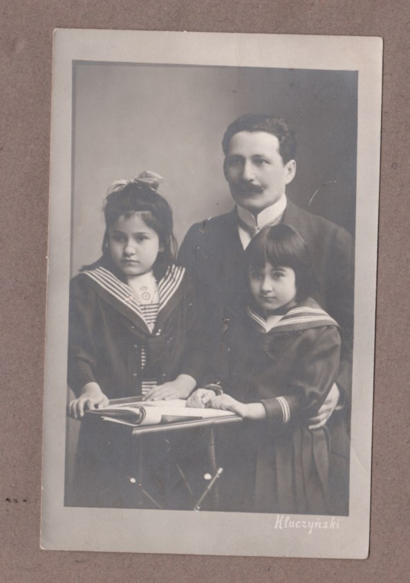 germina-and-larissa-as-little-girls